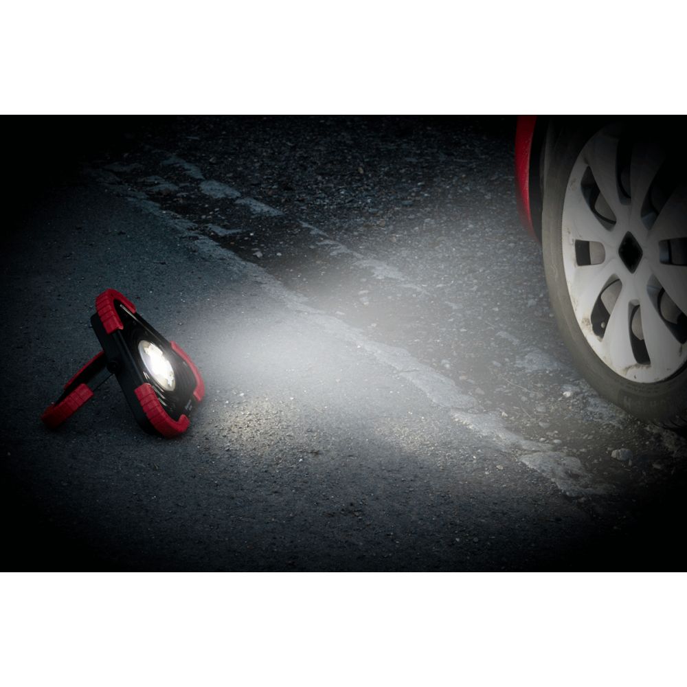 Triangle de signalisation lumineux 3 en 1 rechargeable - 2000 lumens Triangle de signalisation lumineux 3 en 1 rechargeable - 2000 lumens